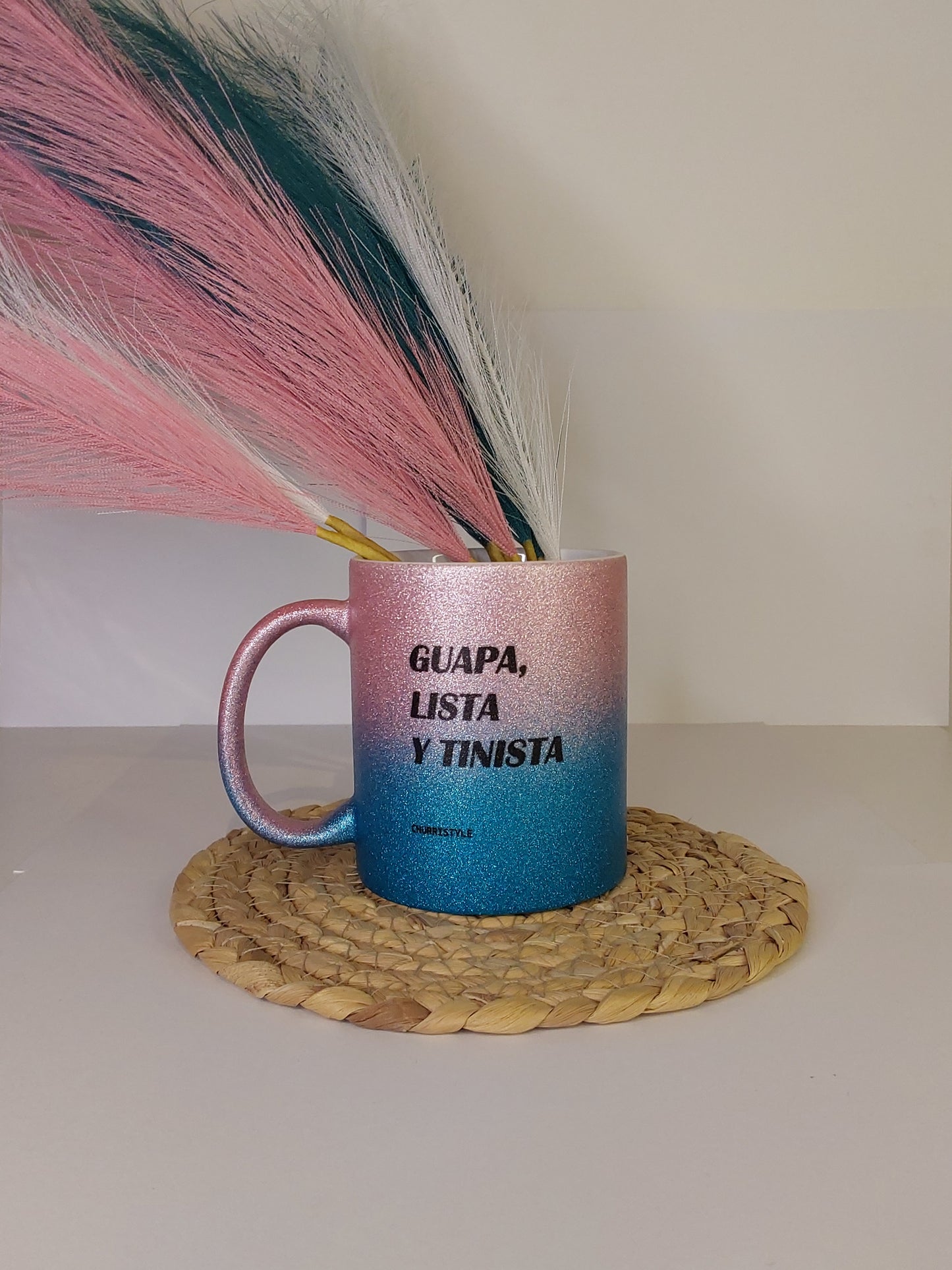 Taza Guapa, lista y tinista