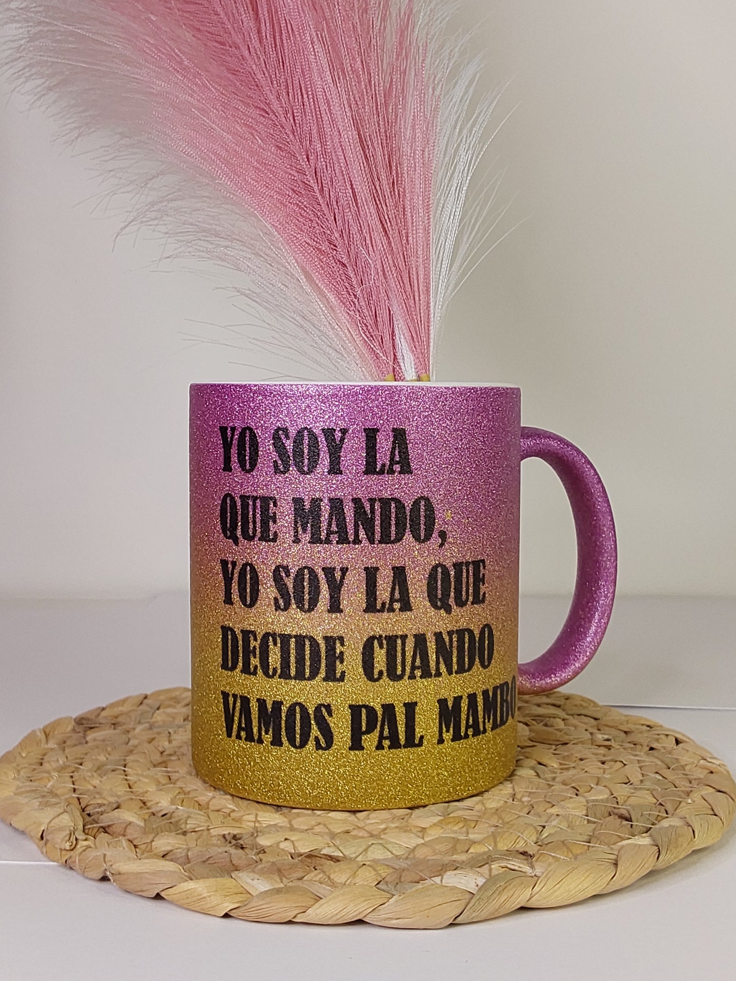 Taza purpurina morada y dorada