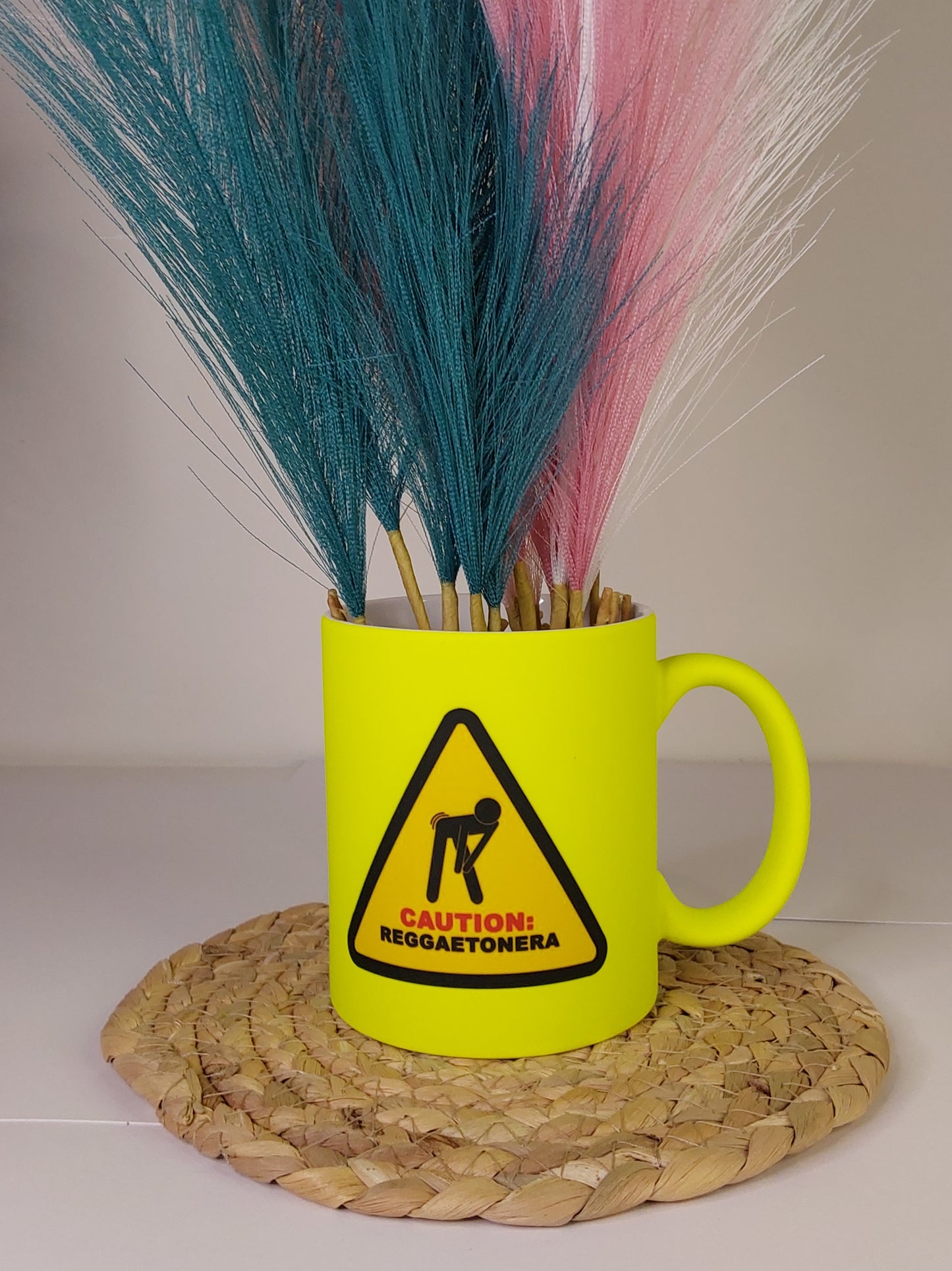 Taza Caution reggaetonera