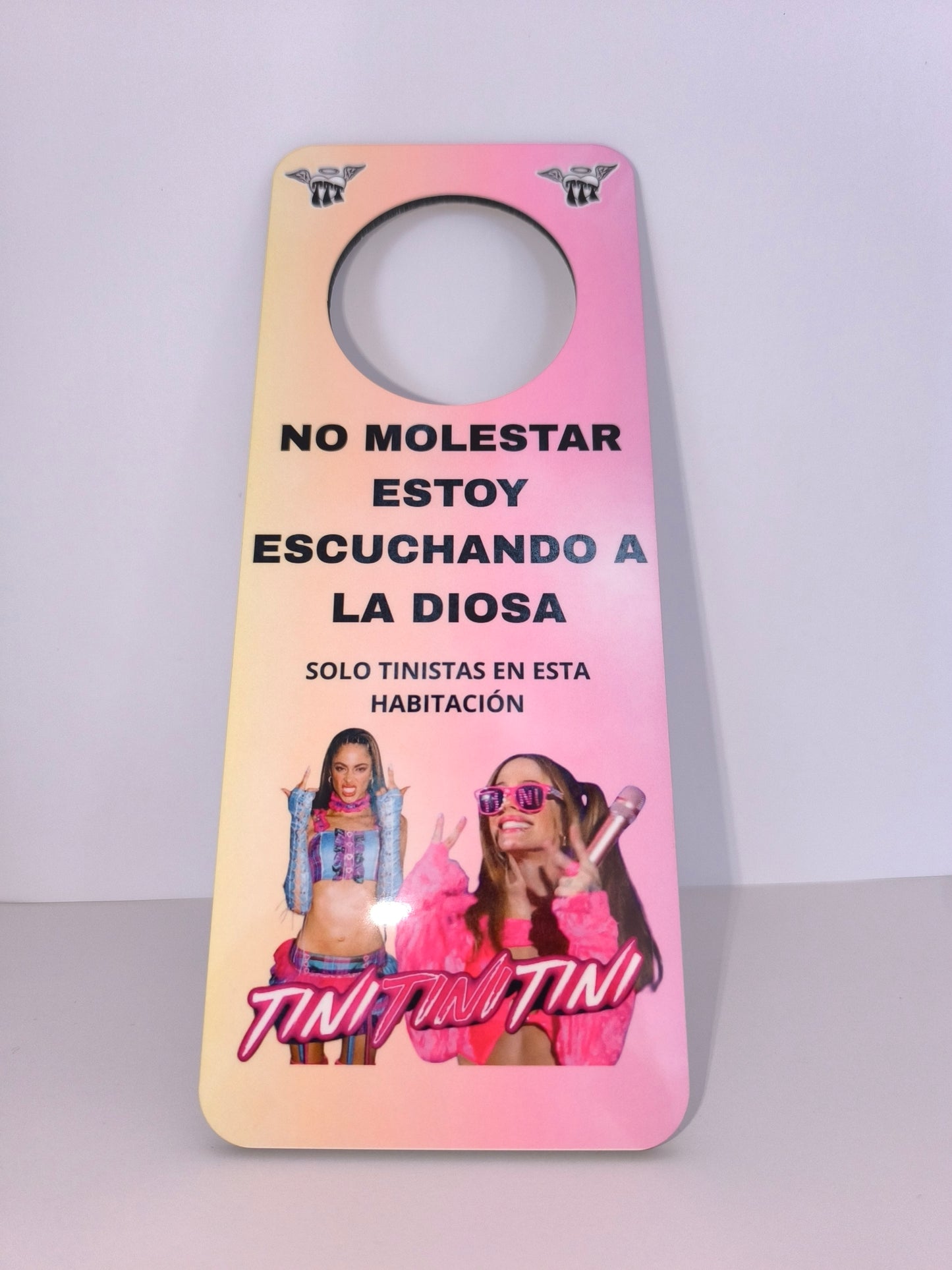 Tini en tu puerta